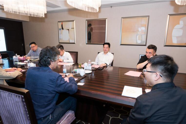 集團黨委副書記、副董事長、總經理楊川會見維尼奧拉藝術研究中心創始人皮耶羅·洛卡瑟卡教授一行