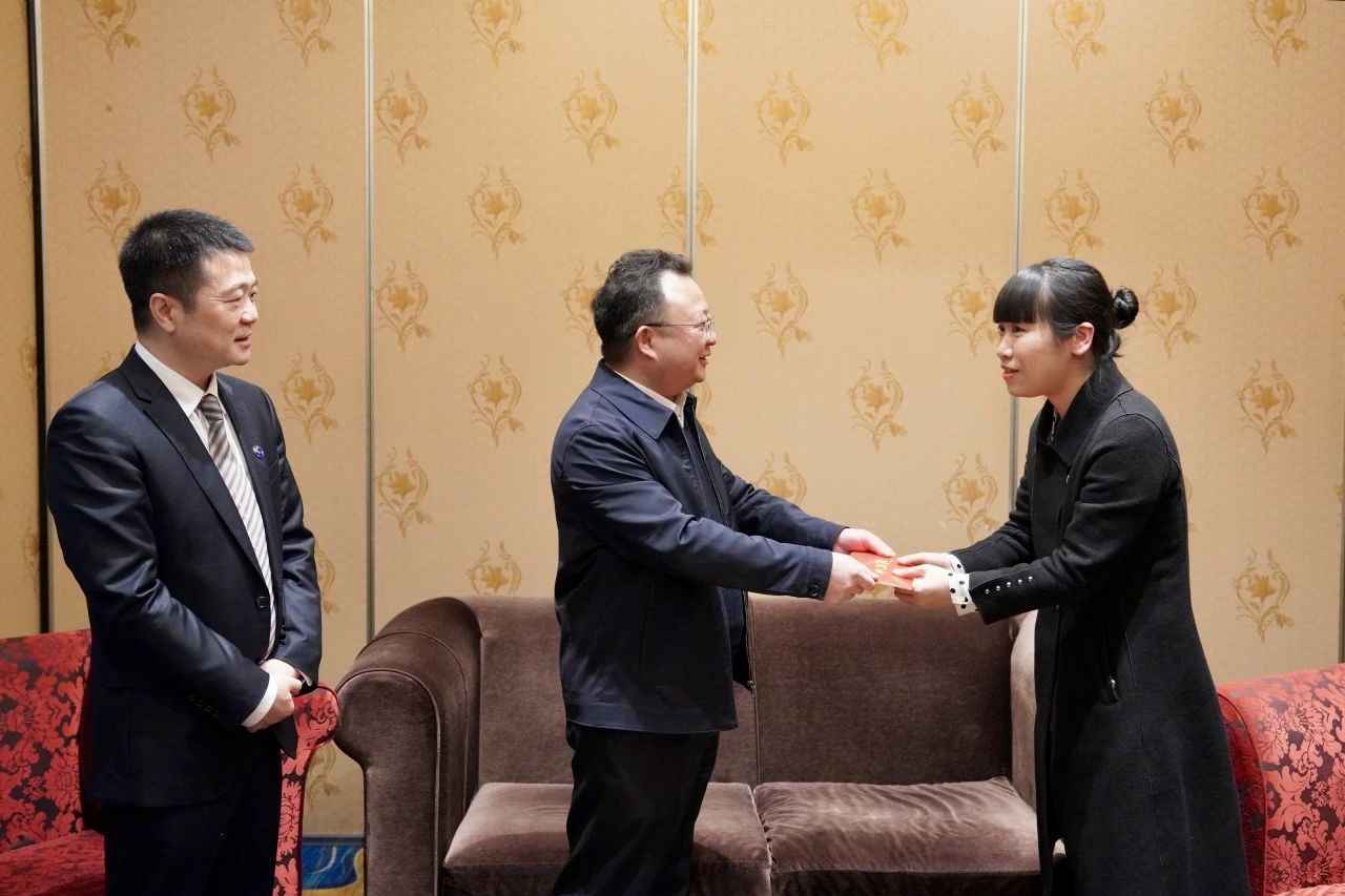 省國資委黨委委員、副主任何政一行走訪慰問省旅投集團(tuán)生活困難黨員