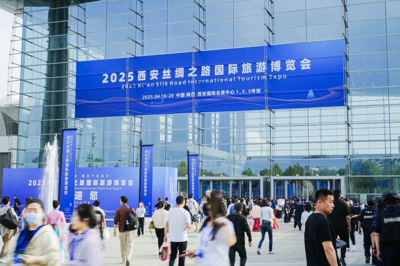 安逸號·熊貓專列“開進”2025西安絲路旅博會!四川旅投打造“移動的天府會客廳”