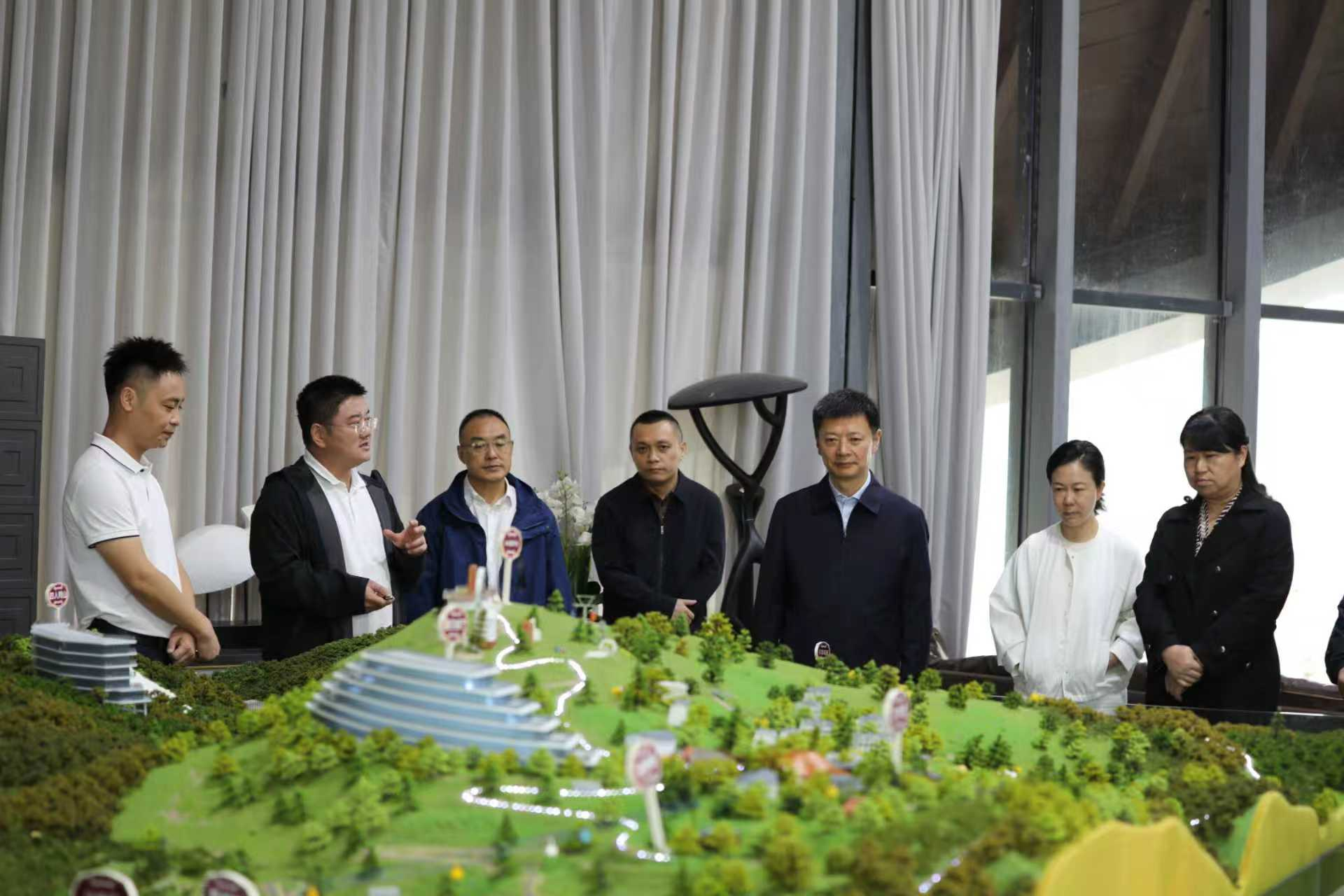 深入貫徹省委十二屆七次全會(huì)精神 共繪高原旅游新藍(lán)圖——省旅投集團(tuán)與雅安市委、市政府共同前往雅安市牛背山景區(qū)開展調(diào)研并現(xiàn)場(chǎng)辦公