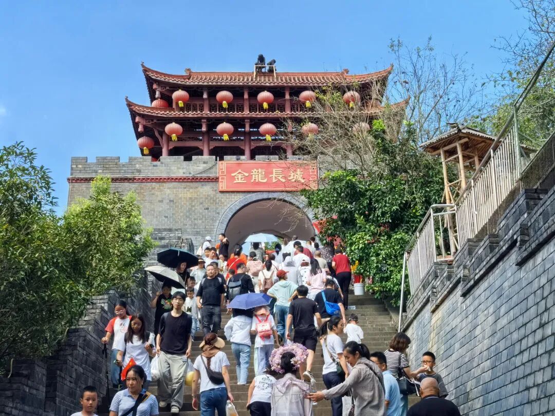 省旅投集團(tuán)領(lǐng)導(dǎo)帶隊(duì)開(kāi)展國(guó)慶、中秋“雙節(jié)”安全檢查并看望慰問(wèn)一線干部職工